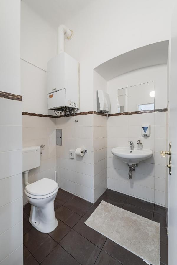 Central City Rooms By Home2 Vienne Extérieur photo